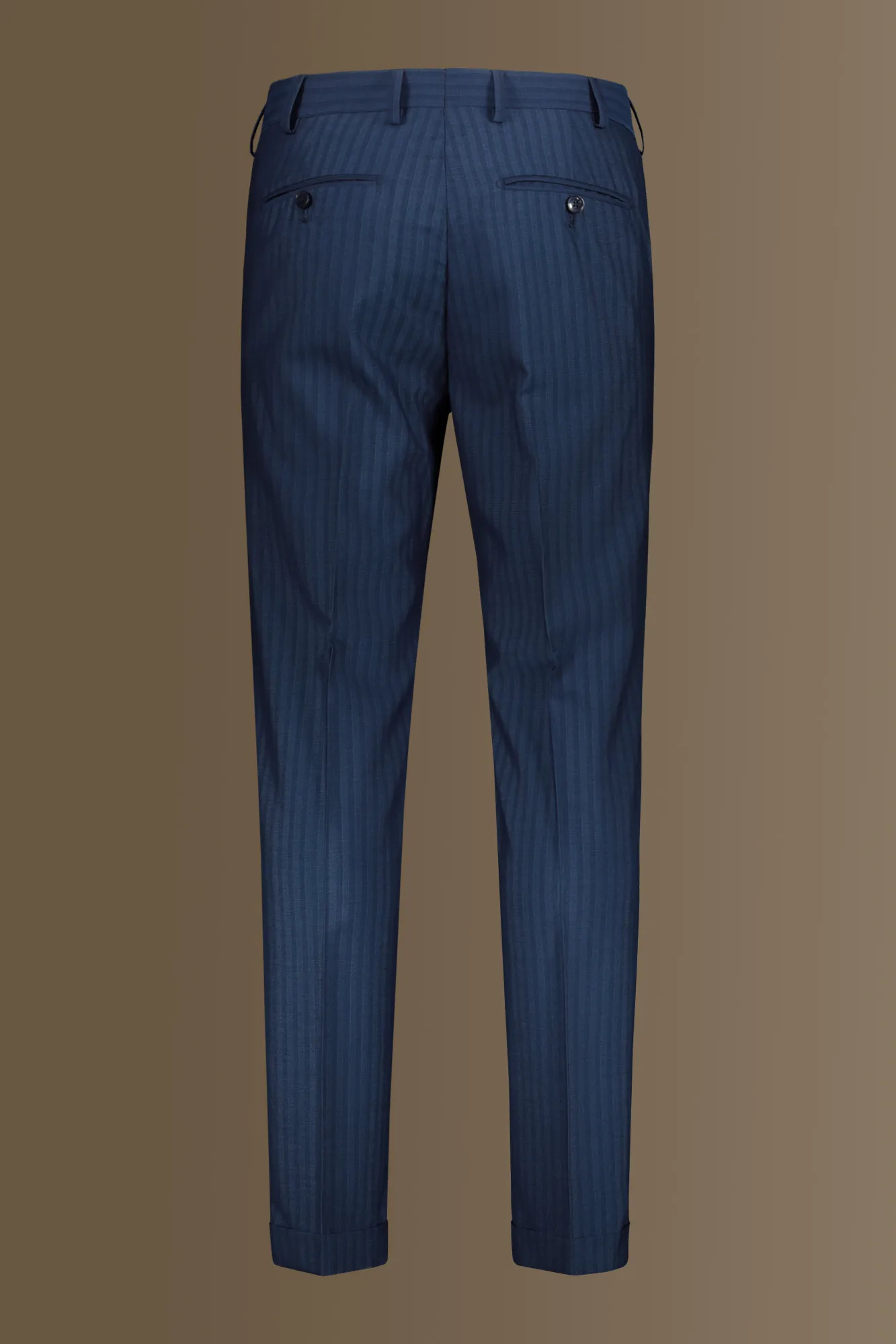 Abito monopetto uomo d'ispirazione vintage e pantalone con risvolto