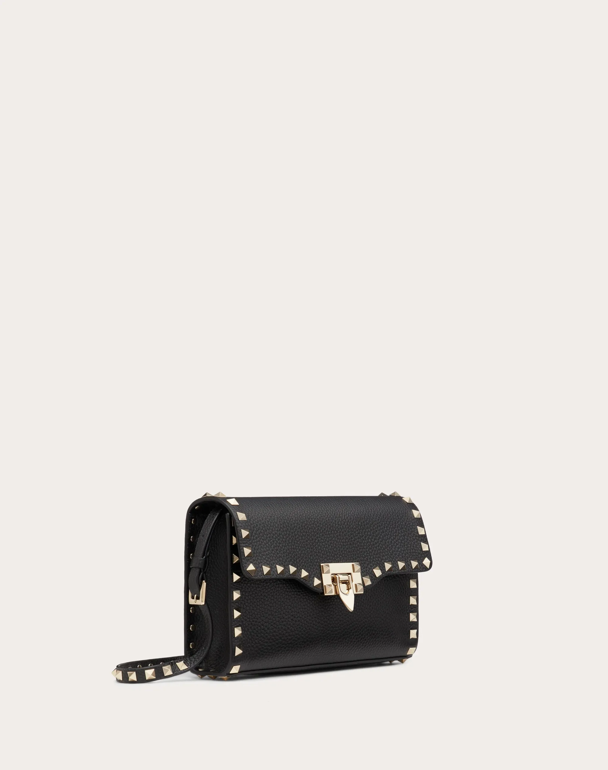 BORSA PICCOLA A TRACOLLA ROCKSTUD IN VITELLO GRANATO