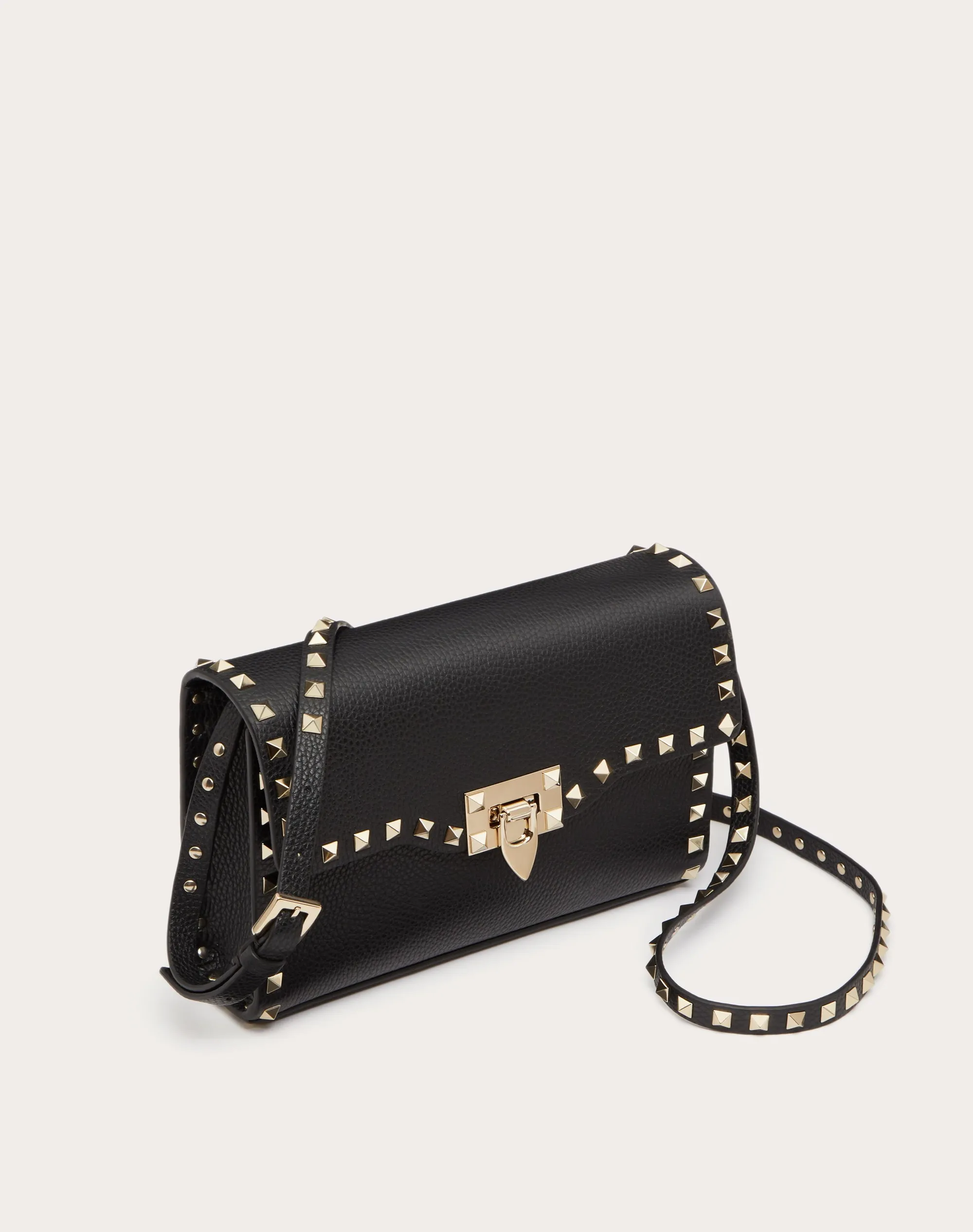 BORSA PICCOLA A TRACOLLA ROCKSTUD IN VITELLO GRANATO
