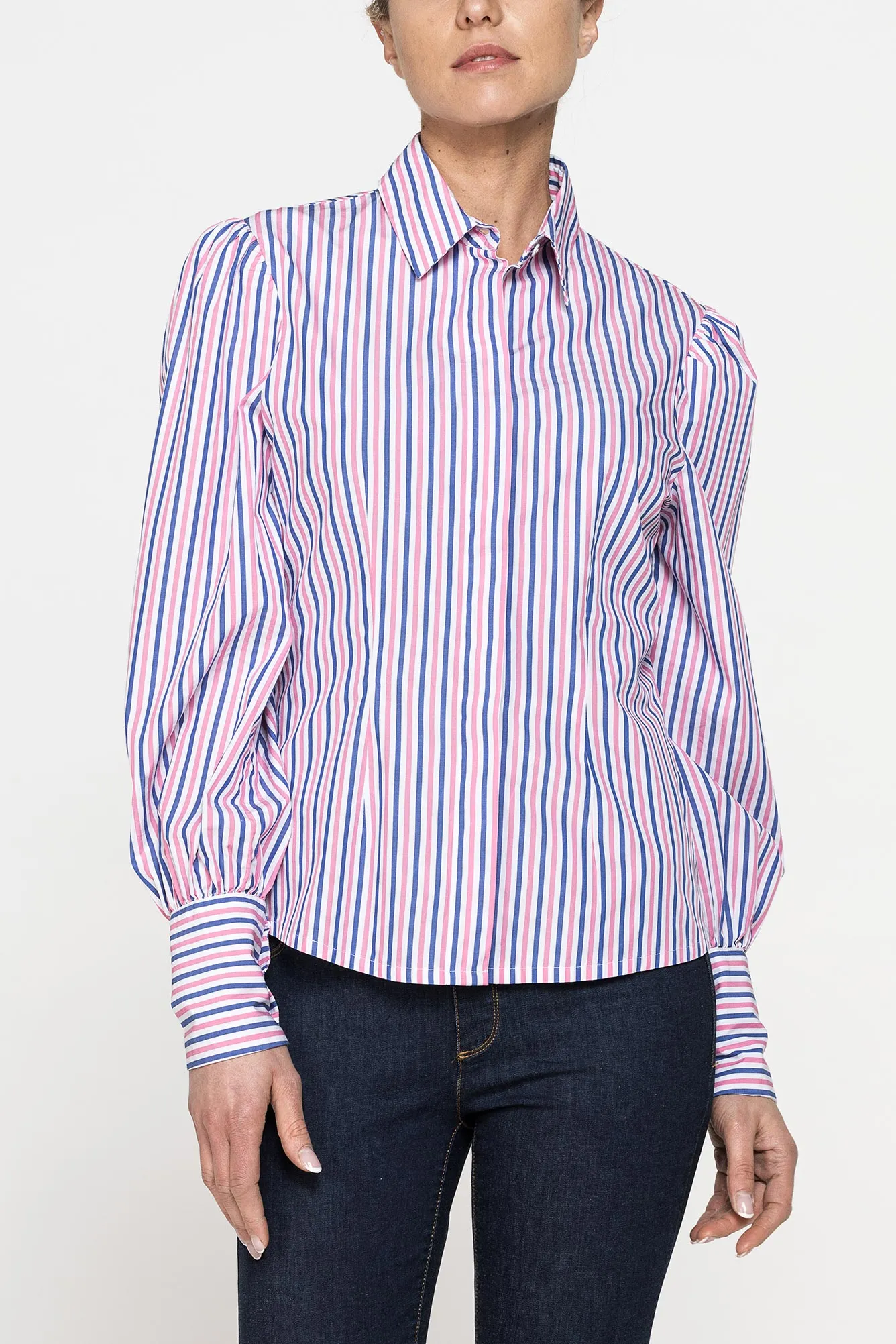 Carrera  ---------    ------------Camicia regular fit con maniche a sbuffo - righerosa e blu su base bianca