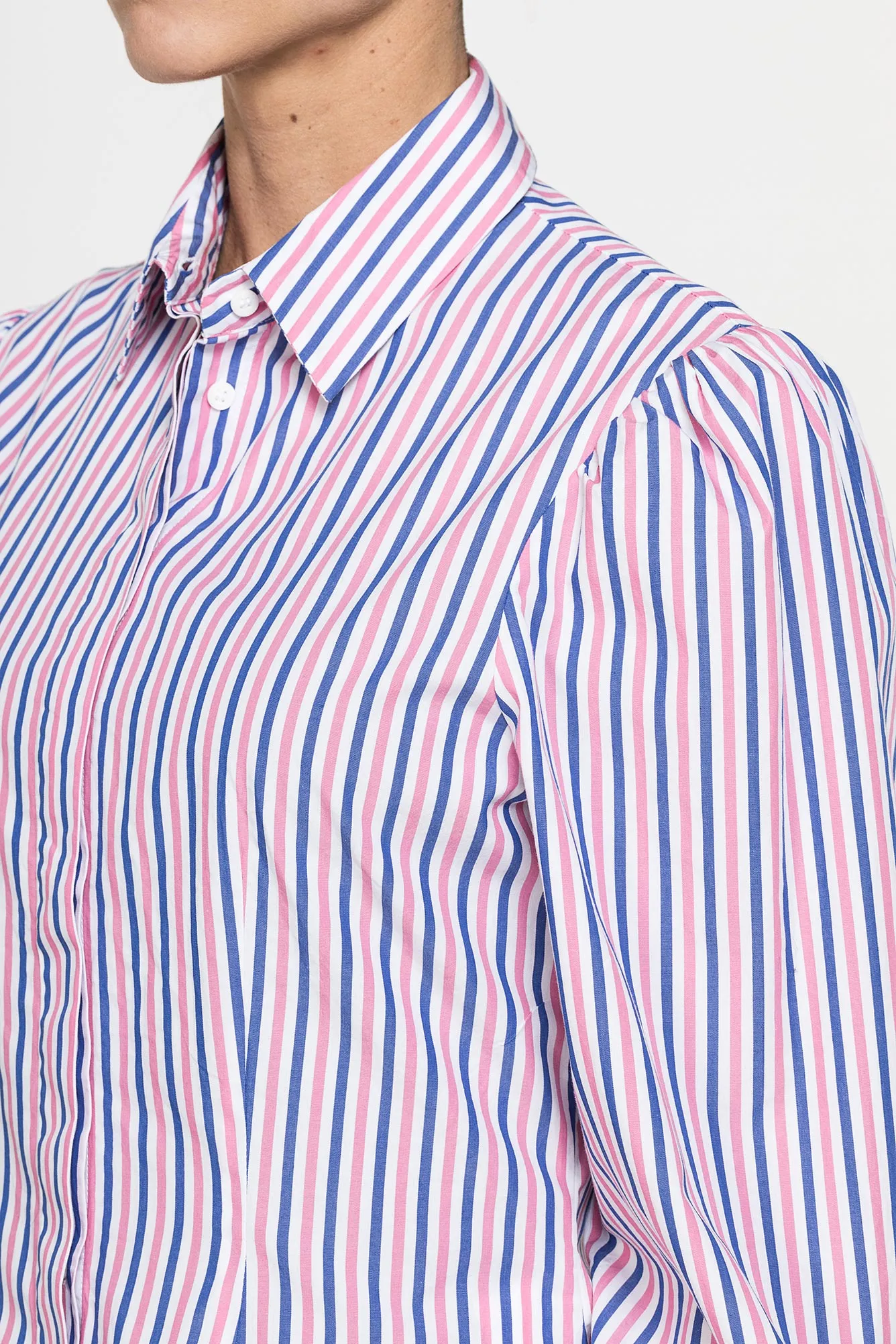 Carrera  ---------    ------------Camicia regular fit con maniche a sbuffo - righerosa e blu su base bianca