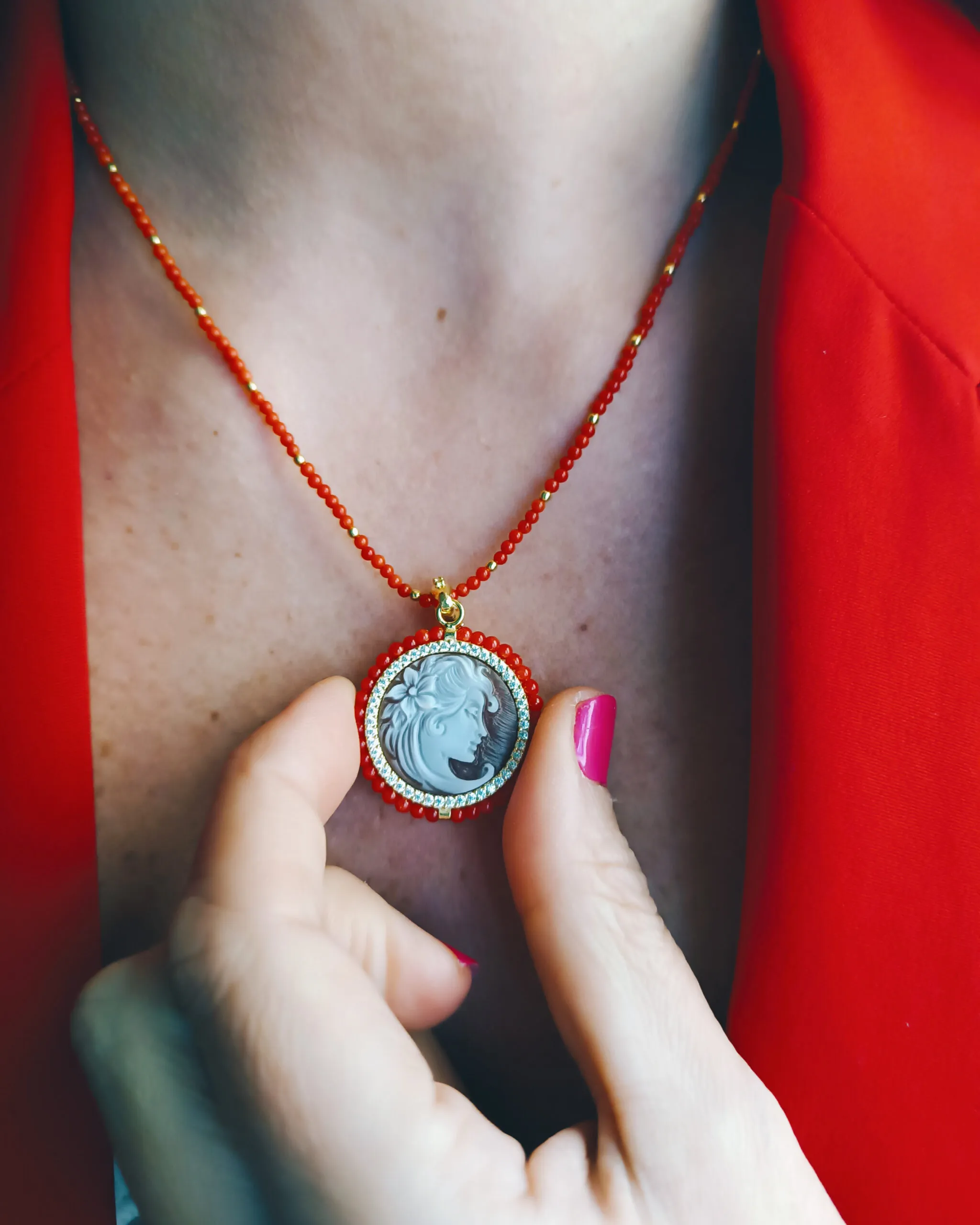 Collana Girocollo con Corallo Rosso e Cammeo Autentico di Torre del Greco