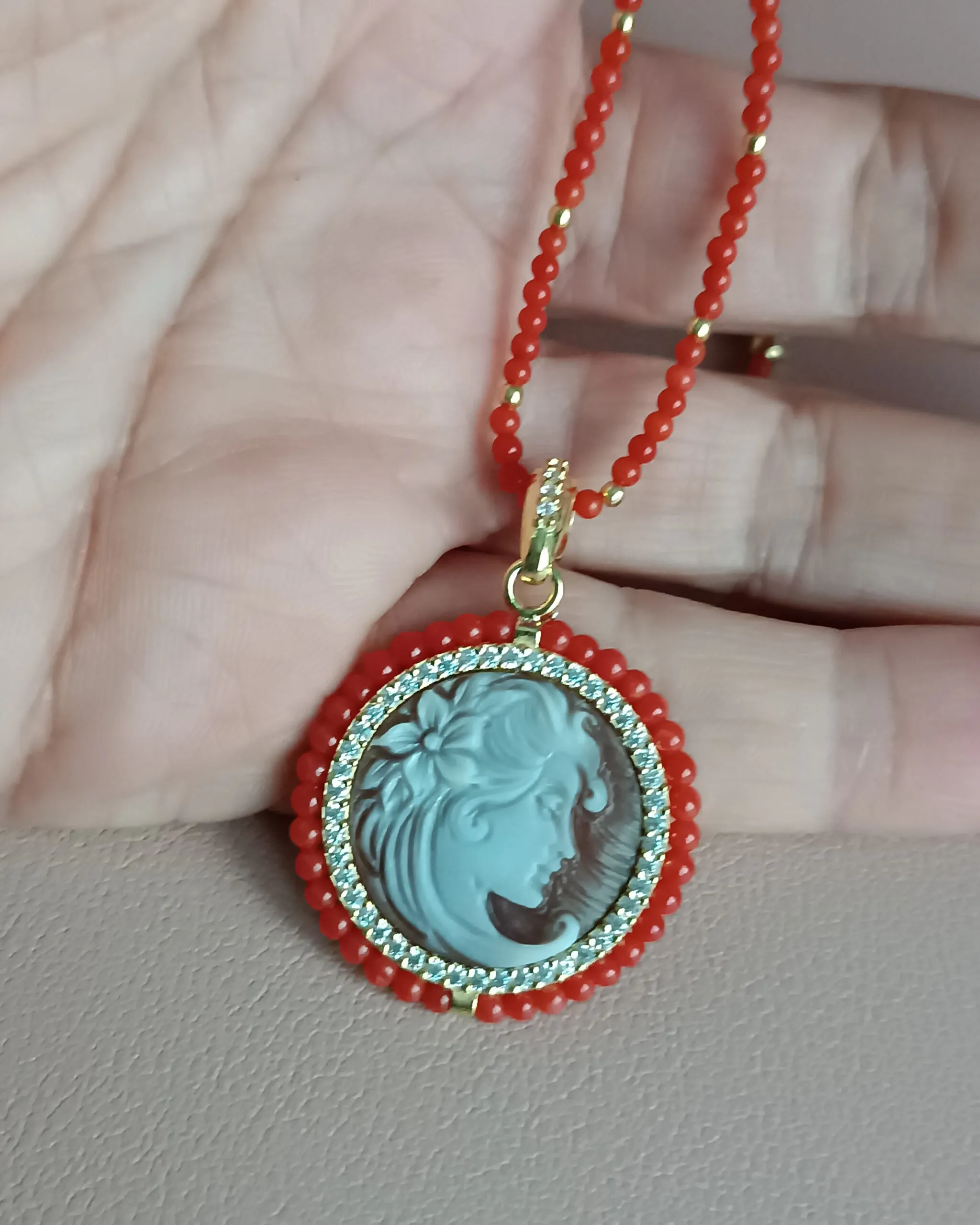 Collana Girocollo con Corallo Rosso e Cammeo Autentico di Torre del Greco