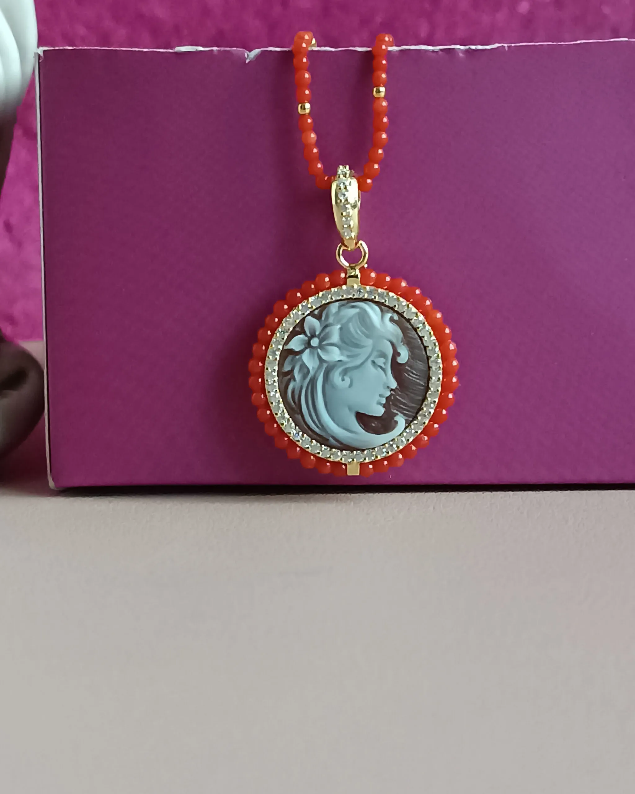 Collana Girocollo con Corallo Rosso e Cammeo Autentico di Torre del Greco