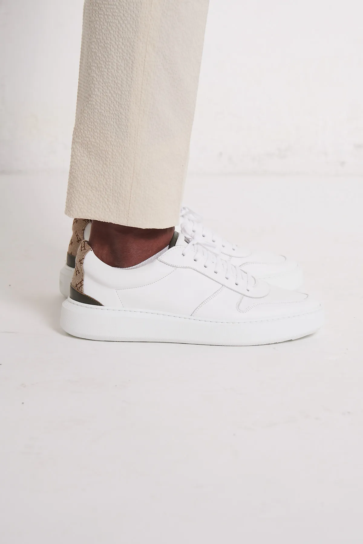 HERNO Scarpa in pelle bianca con logo