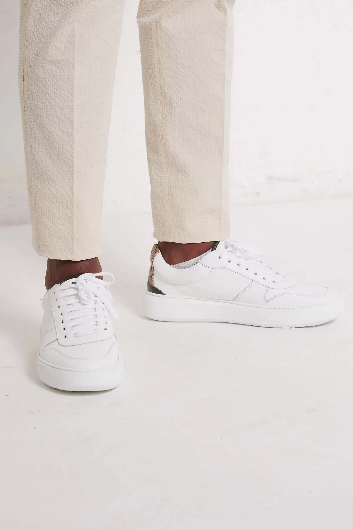 HERNO Scarpa in pelle bianca con logo