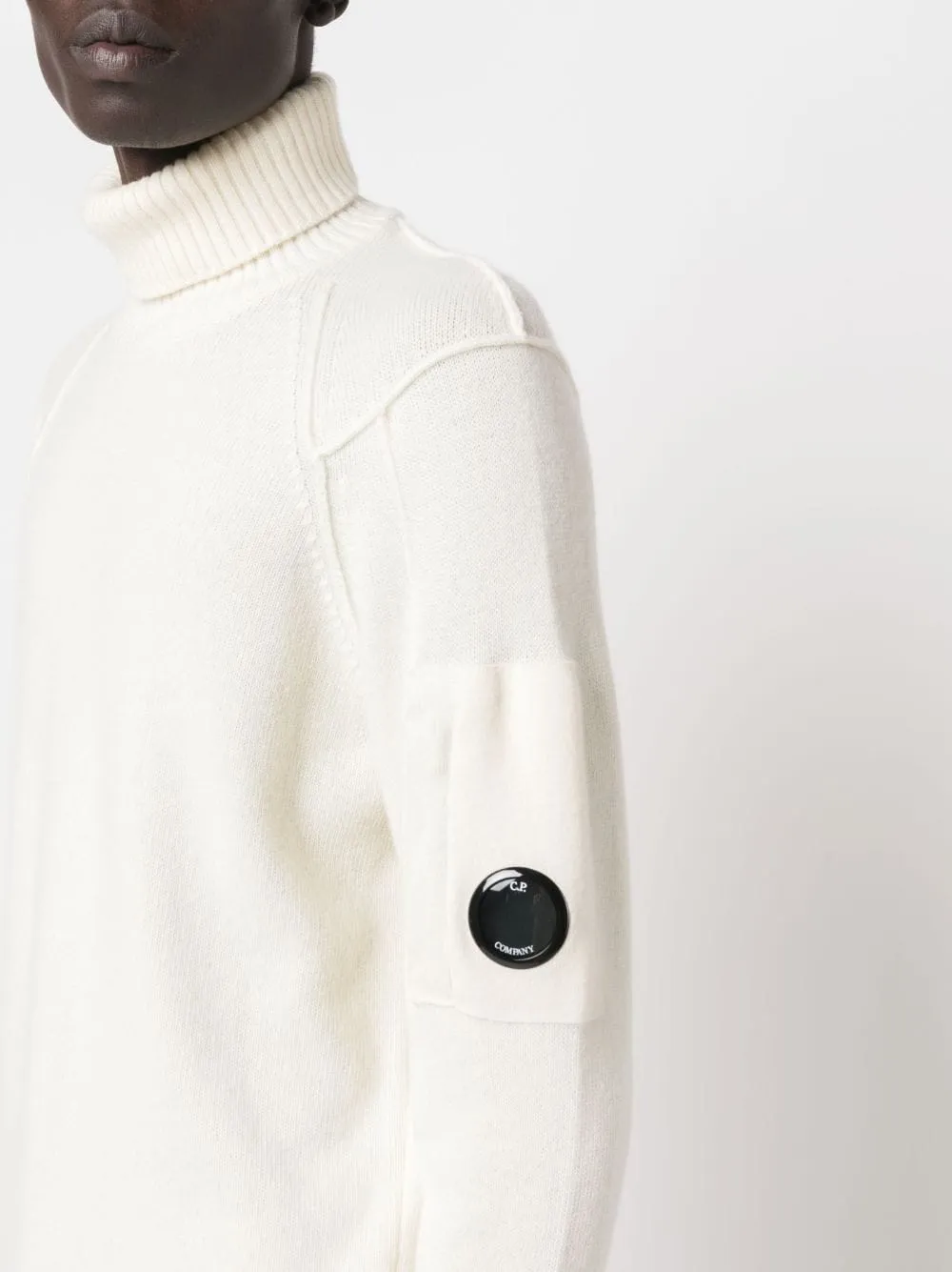 maglione bianco collo alto