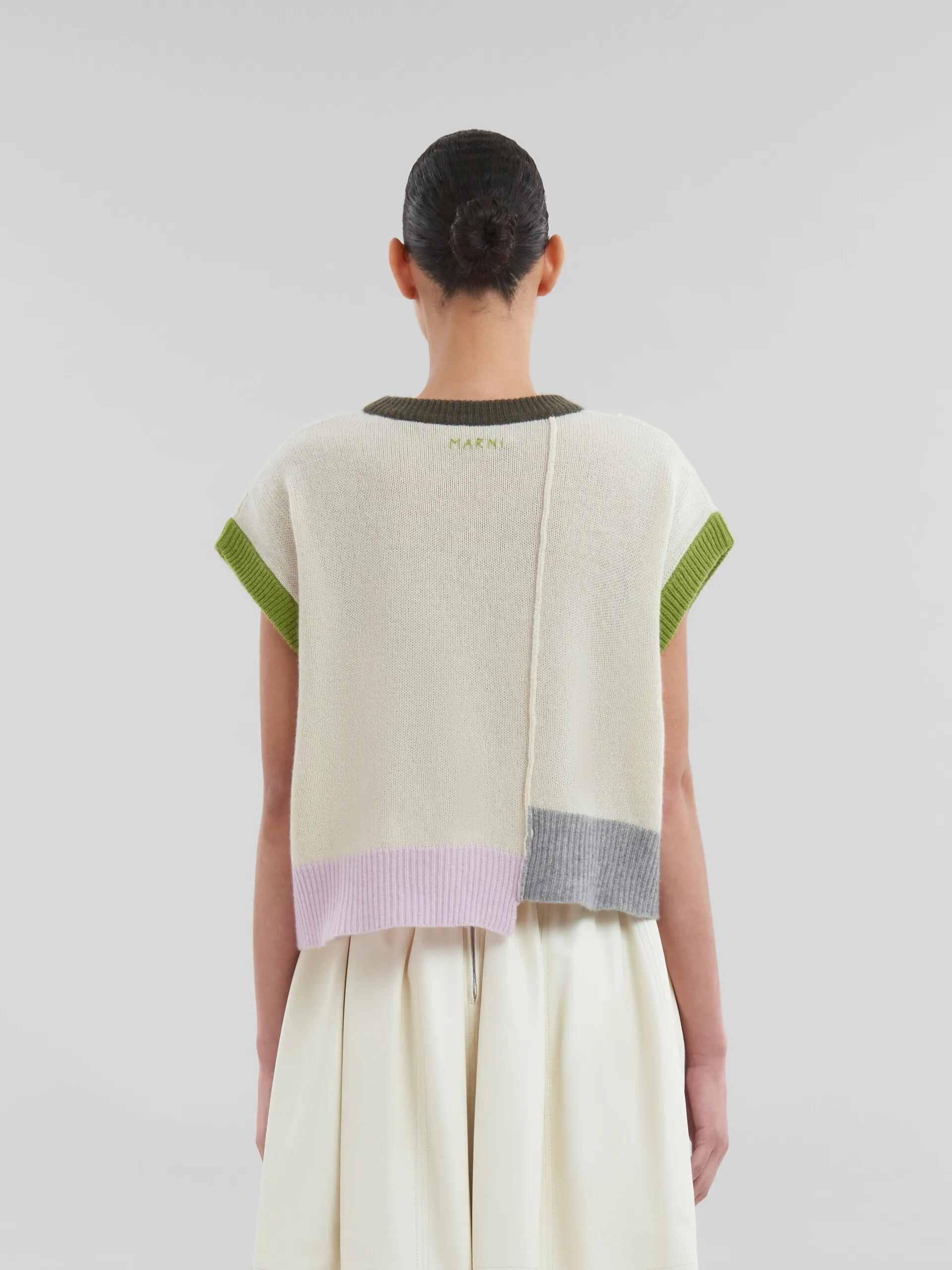 Maglione senza maniche in cashmere bianco color-block