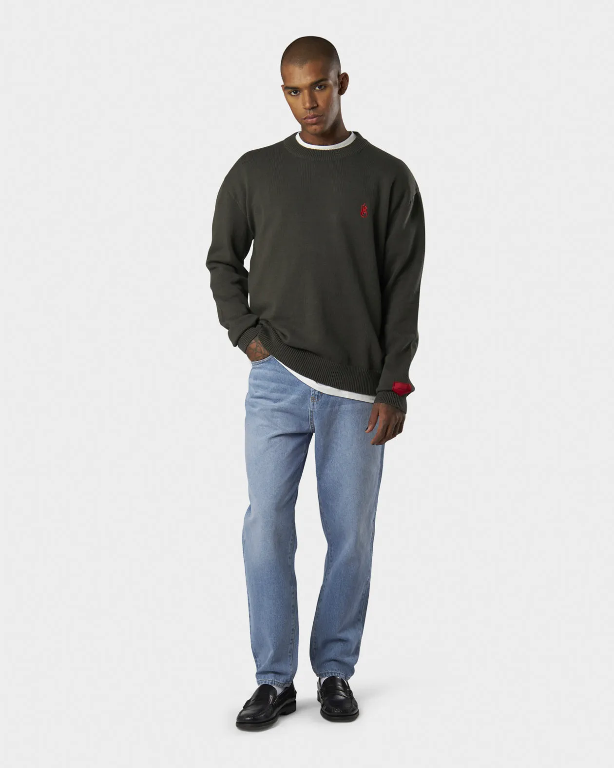 MAGLIONE VERDE MILITARE CON FIAMMA ROSSA E LOGO STAMPATO