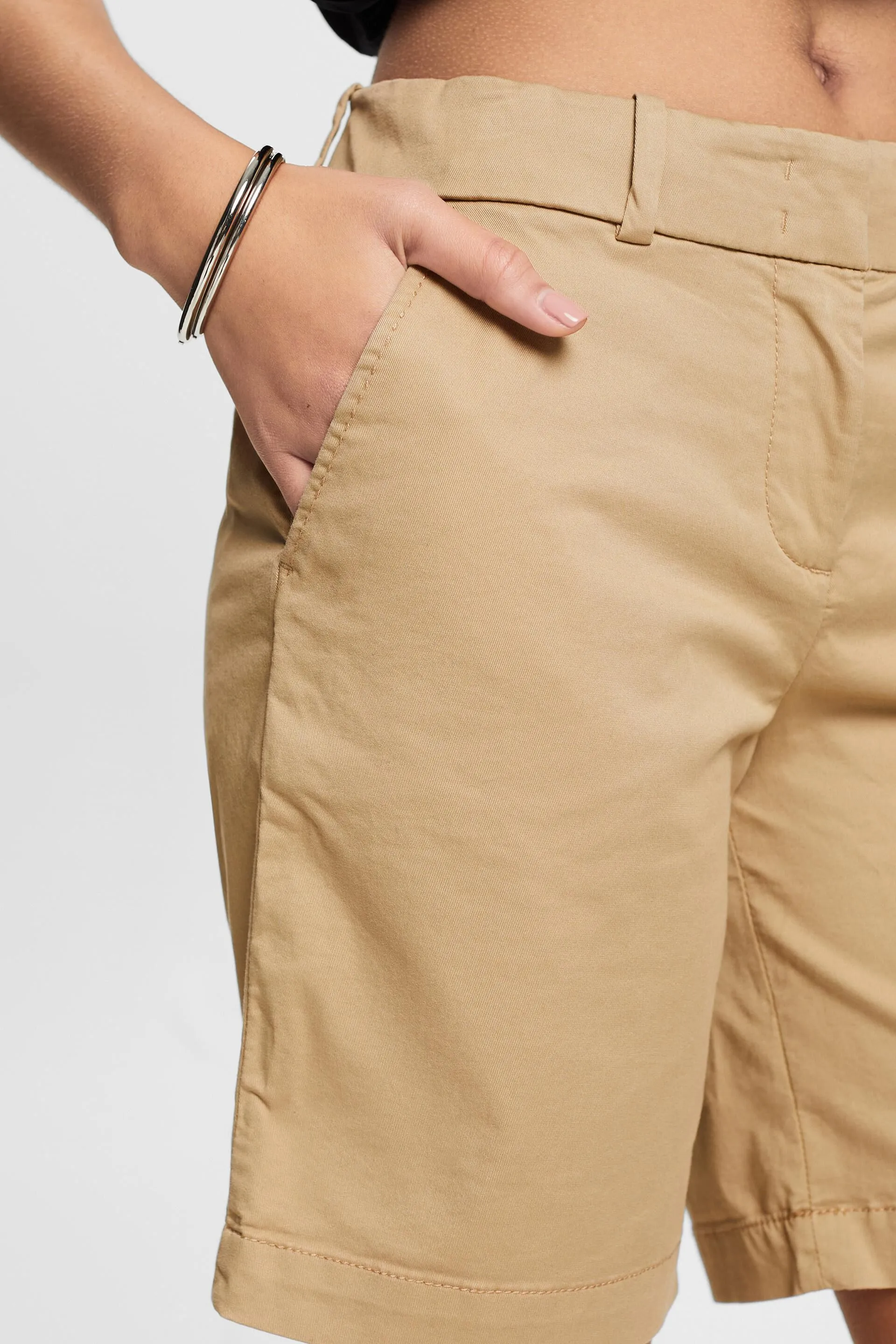 Pantaloncini in twill con risvolto