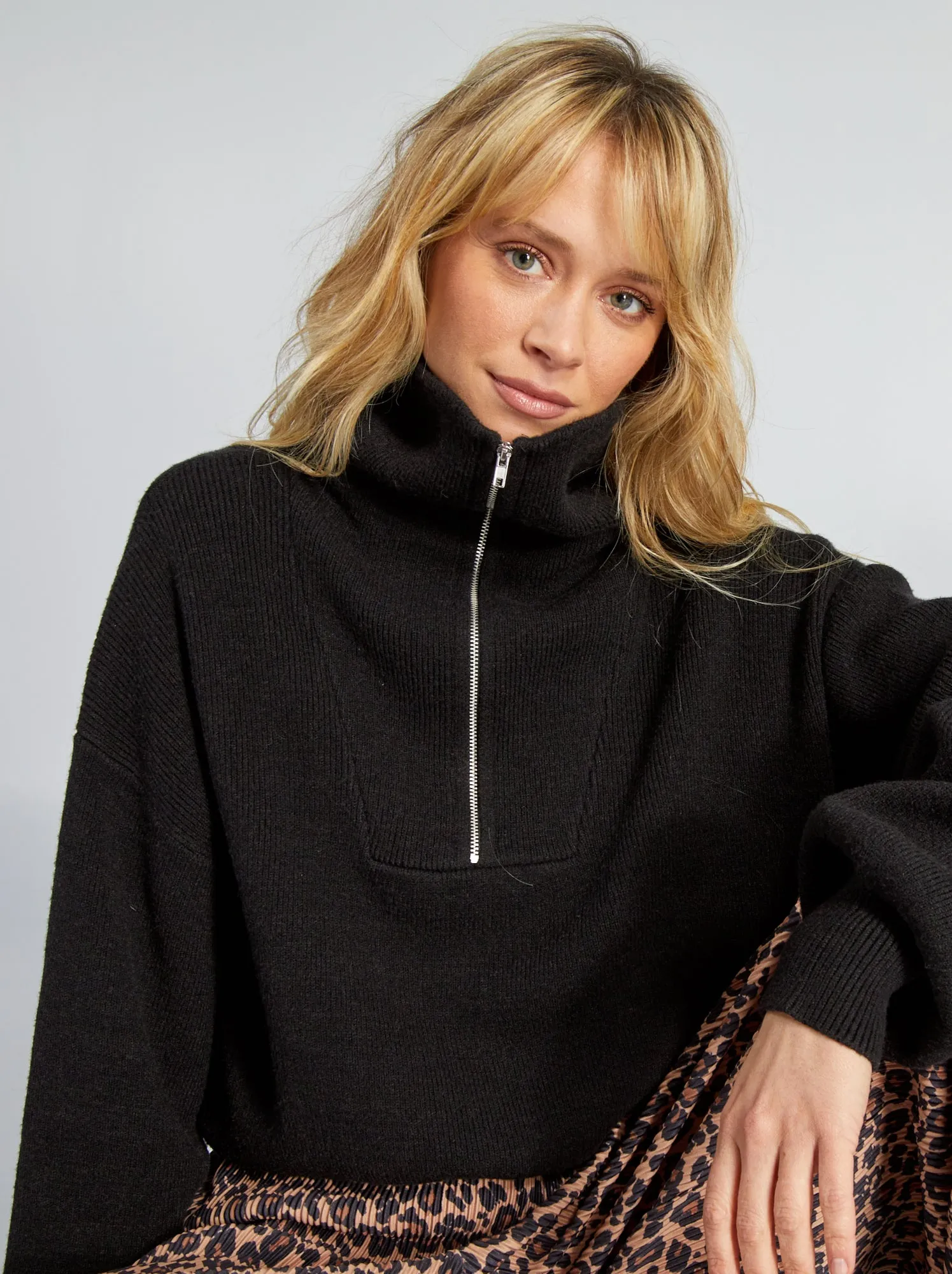 Pullover a collo alto con zip - nero