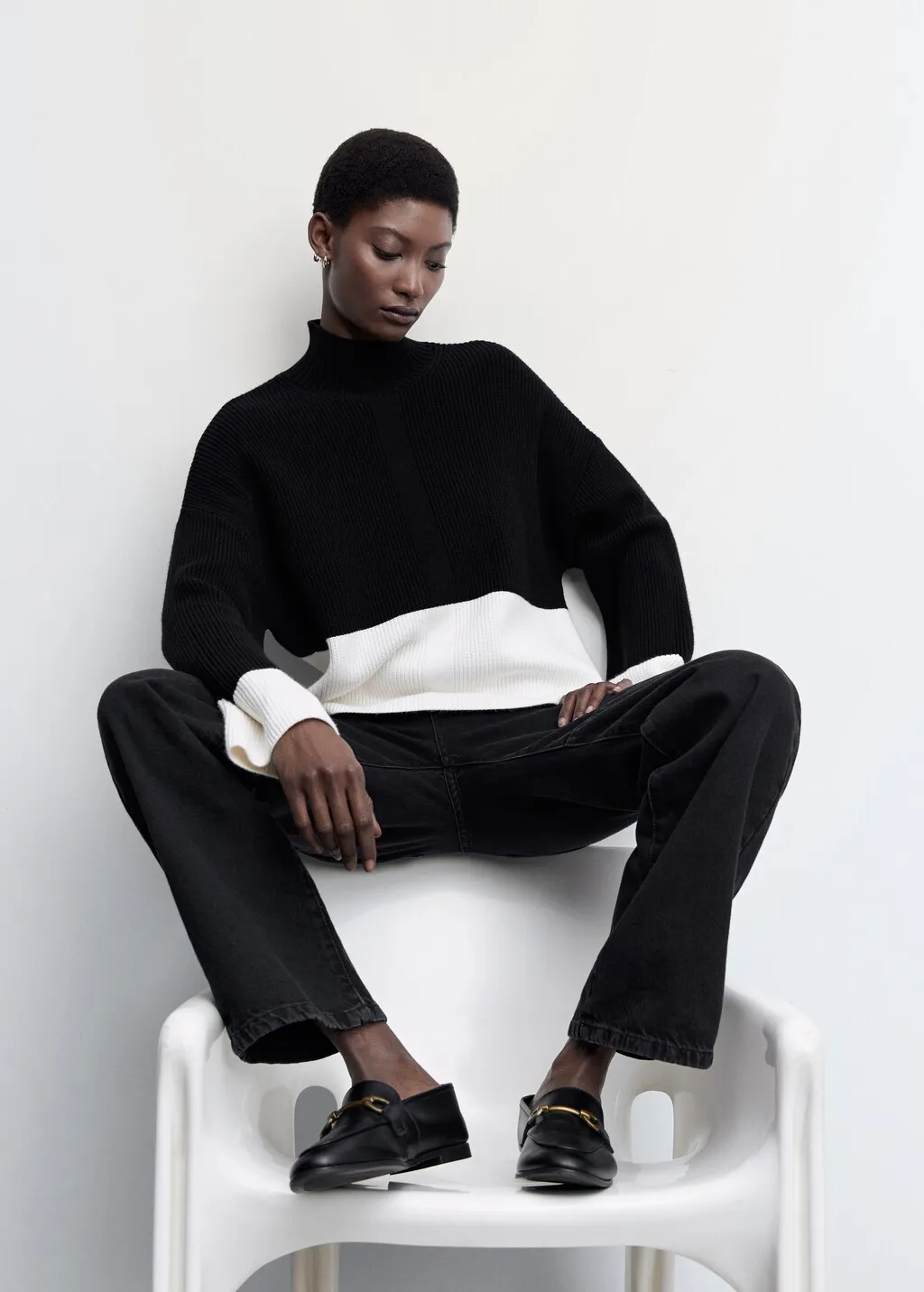 Pullover collo alto bicolore