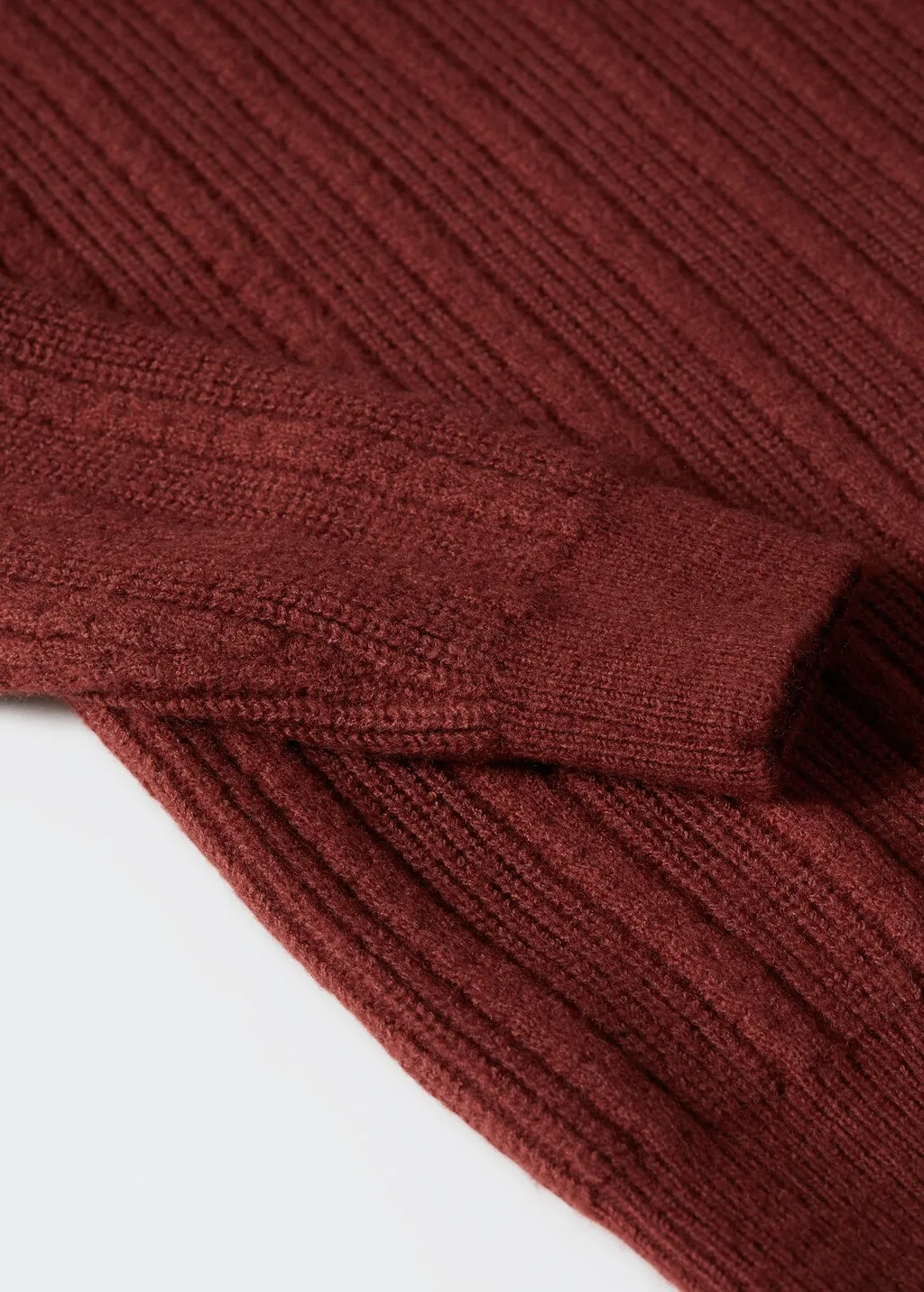 Pullover collo alto strutturato