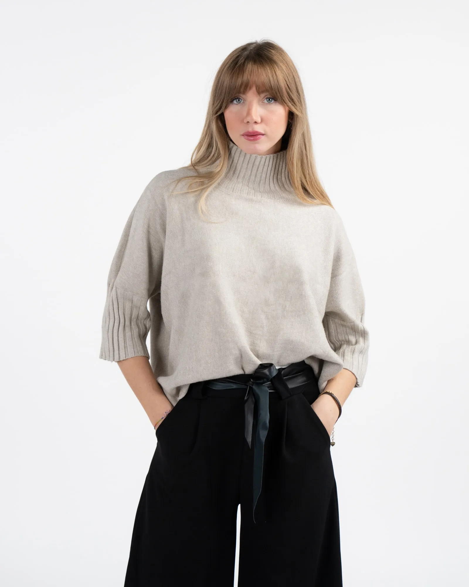 Pullover con collo alto a costine - BEIGE