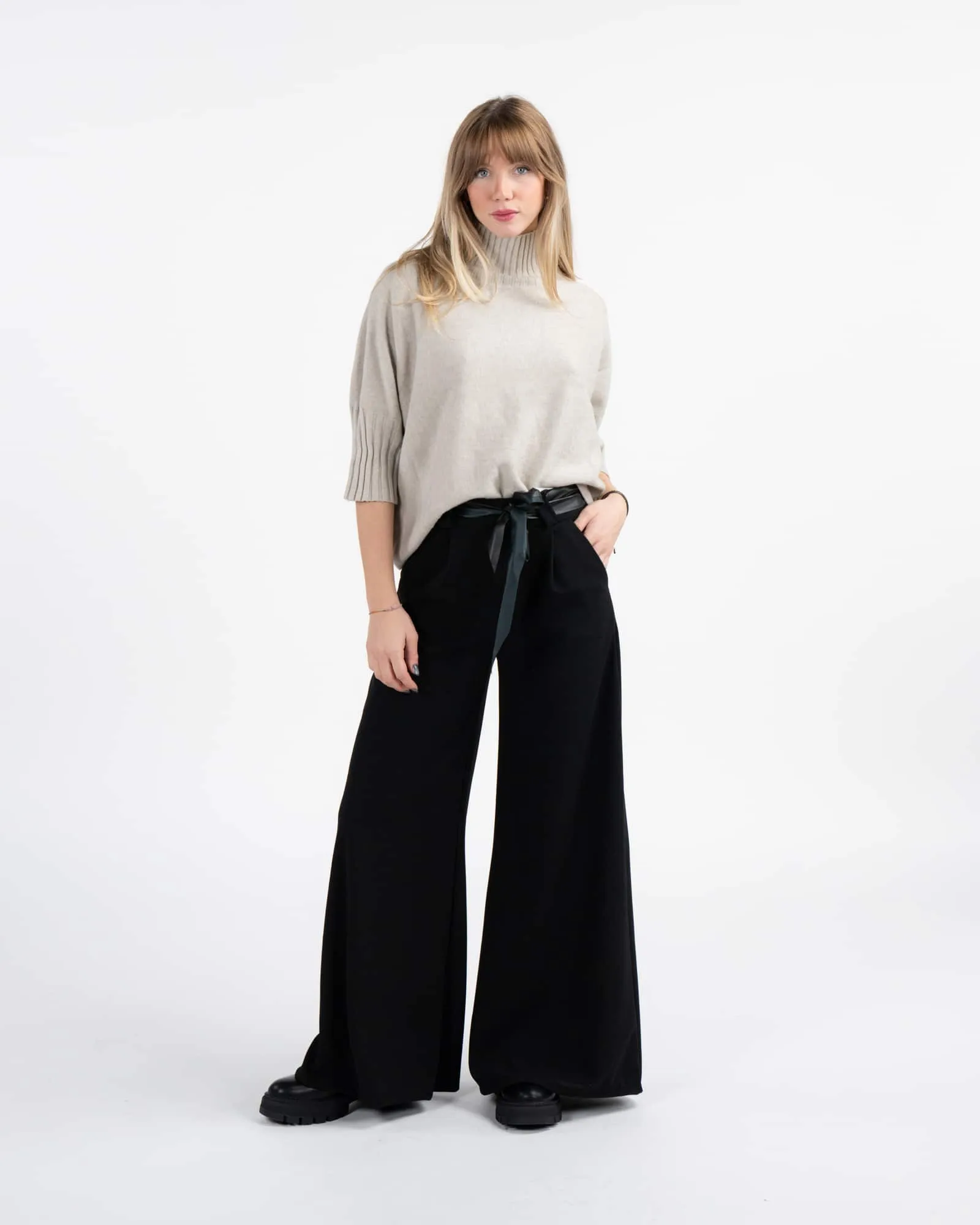 Pullover con collo alto a costine - BEIGE