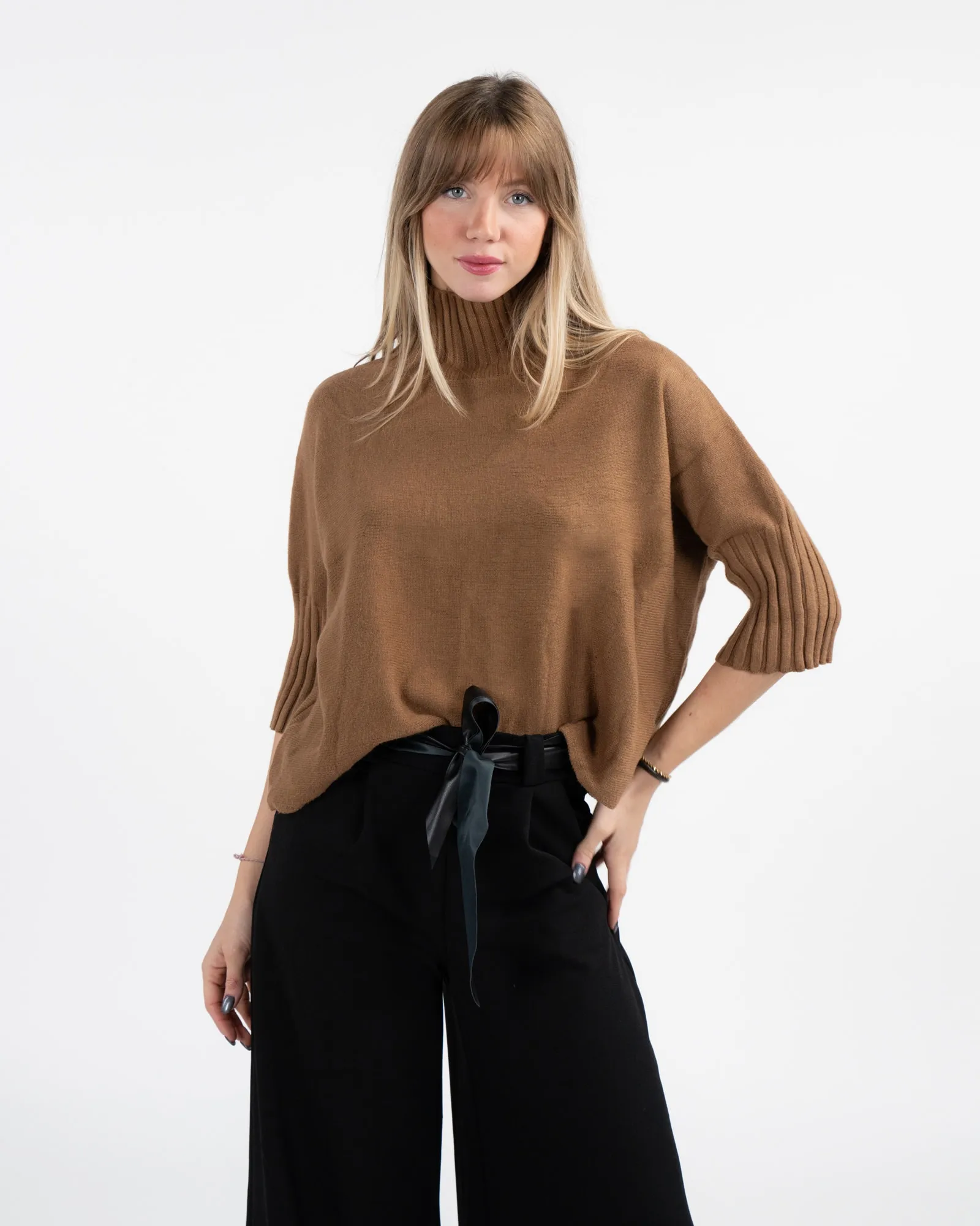 Pullover con collo alto a costine- CAMMELLO