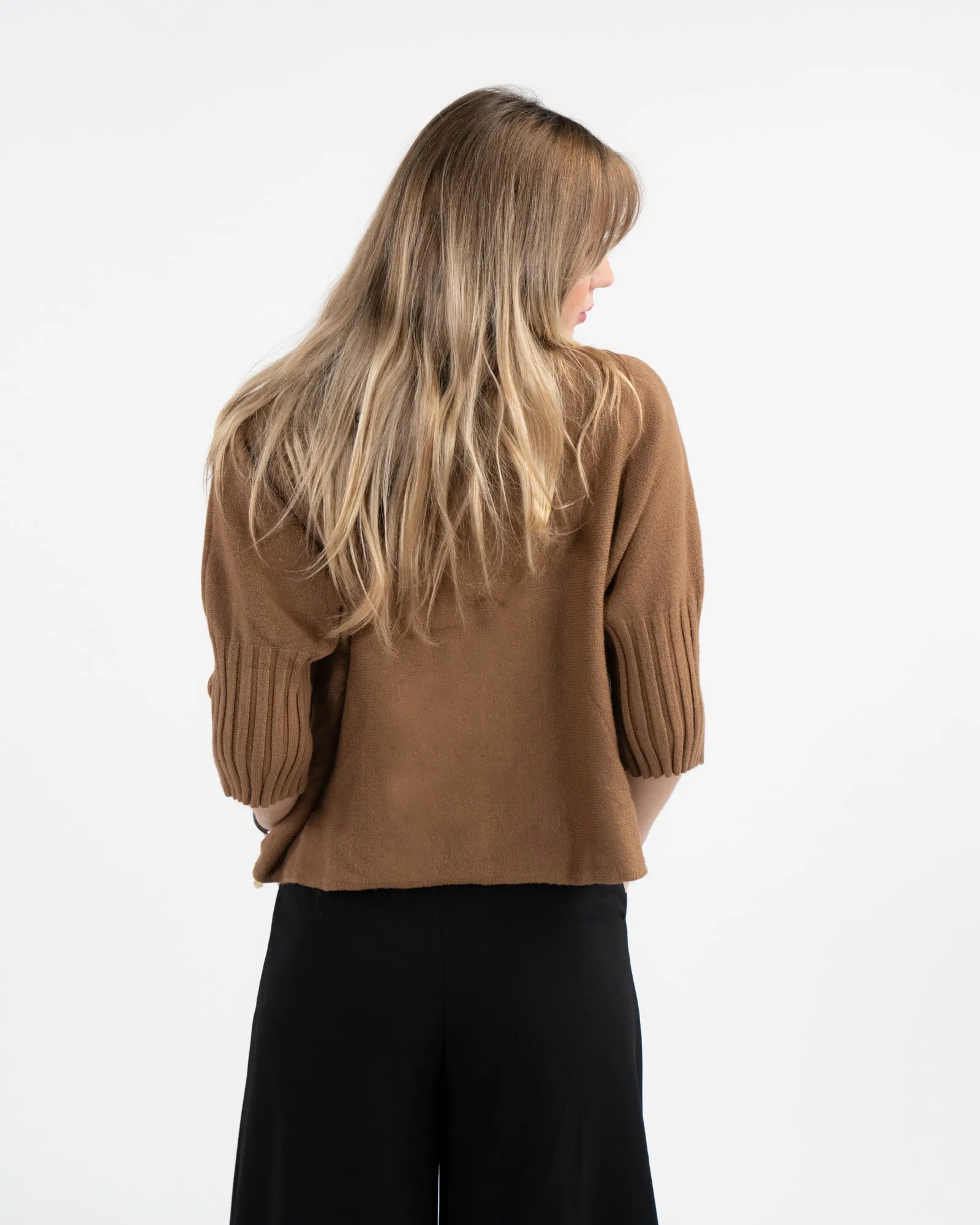 Pullover con collo alto a costine- CAMMELLO