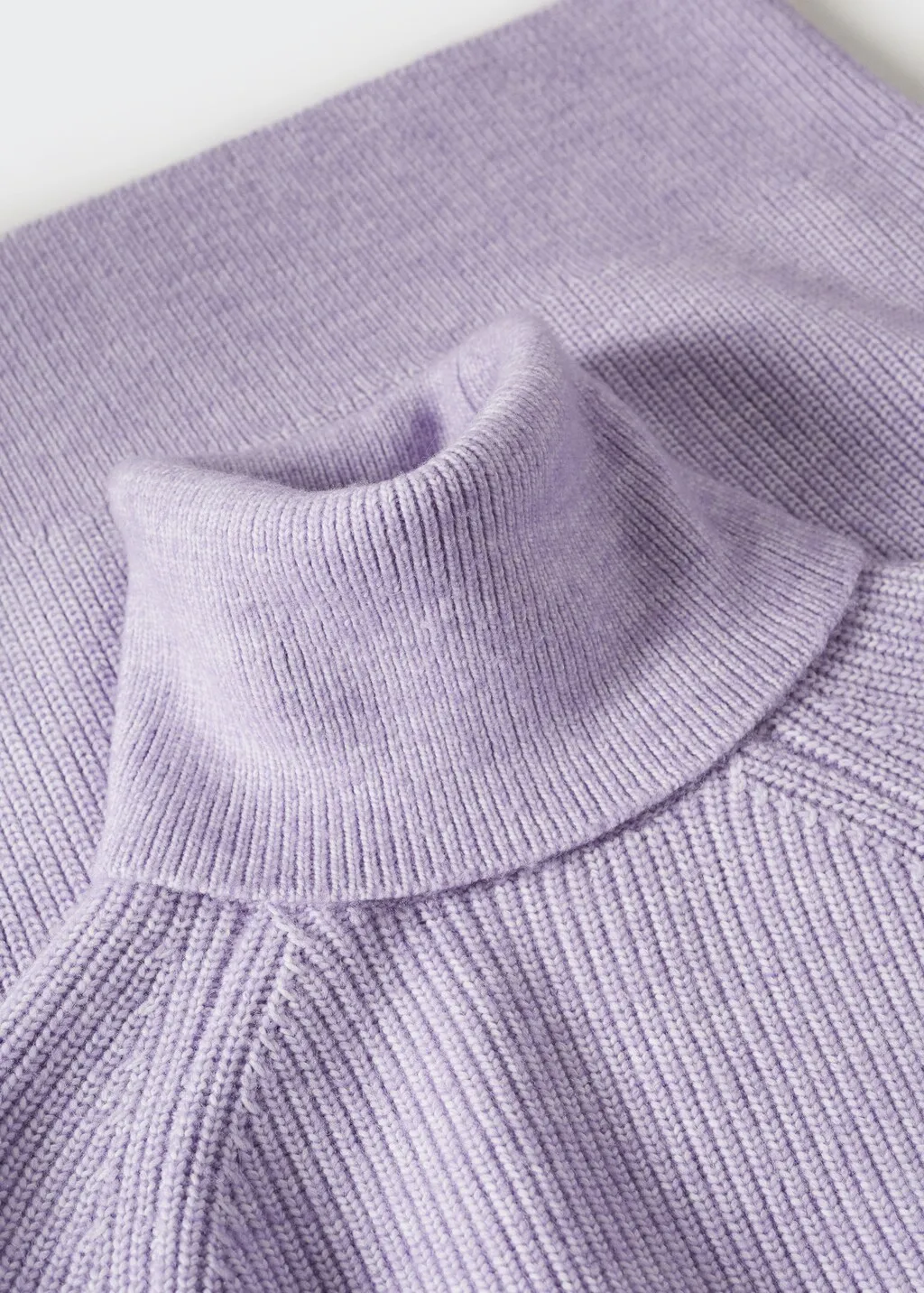 Pullover coste collo con risvolto
