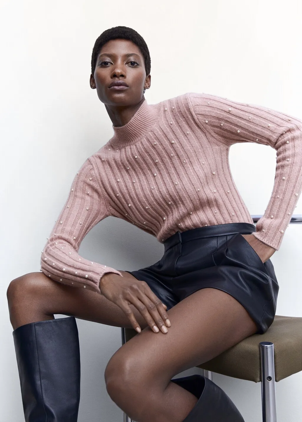 Pullover perle collo alto