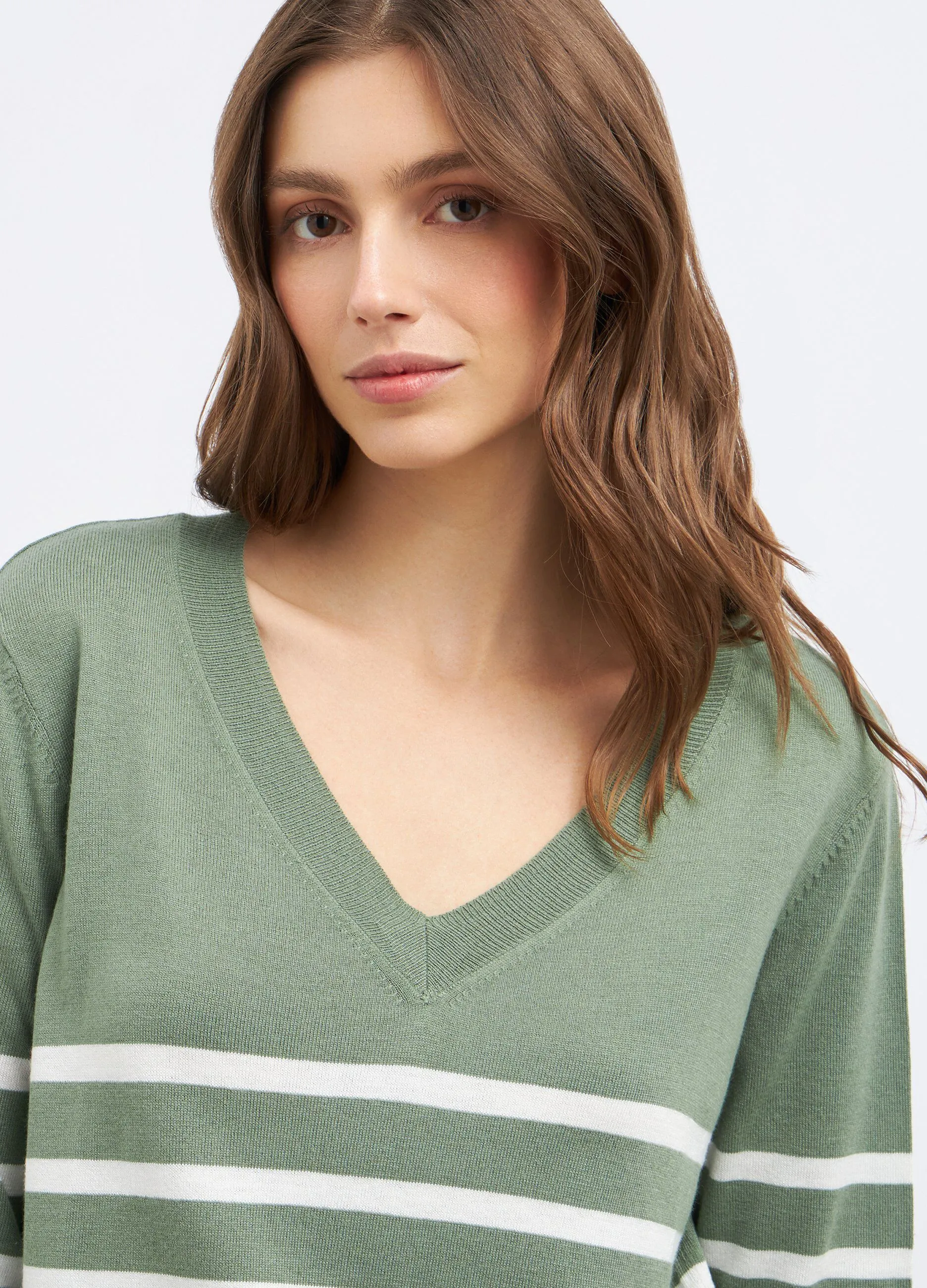Pullover rigato in misto viscosa donna