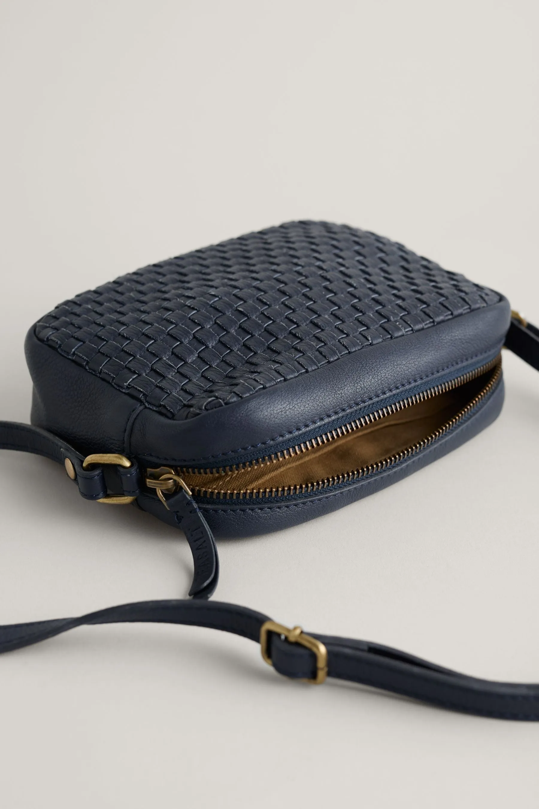 Seasalt - Cornwall - Borsa a tracolla in pelle intrecciata