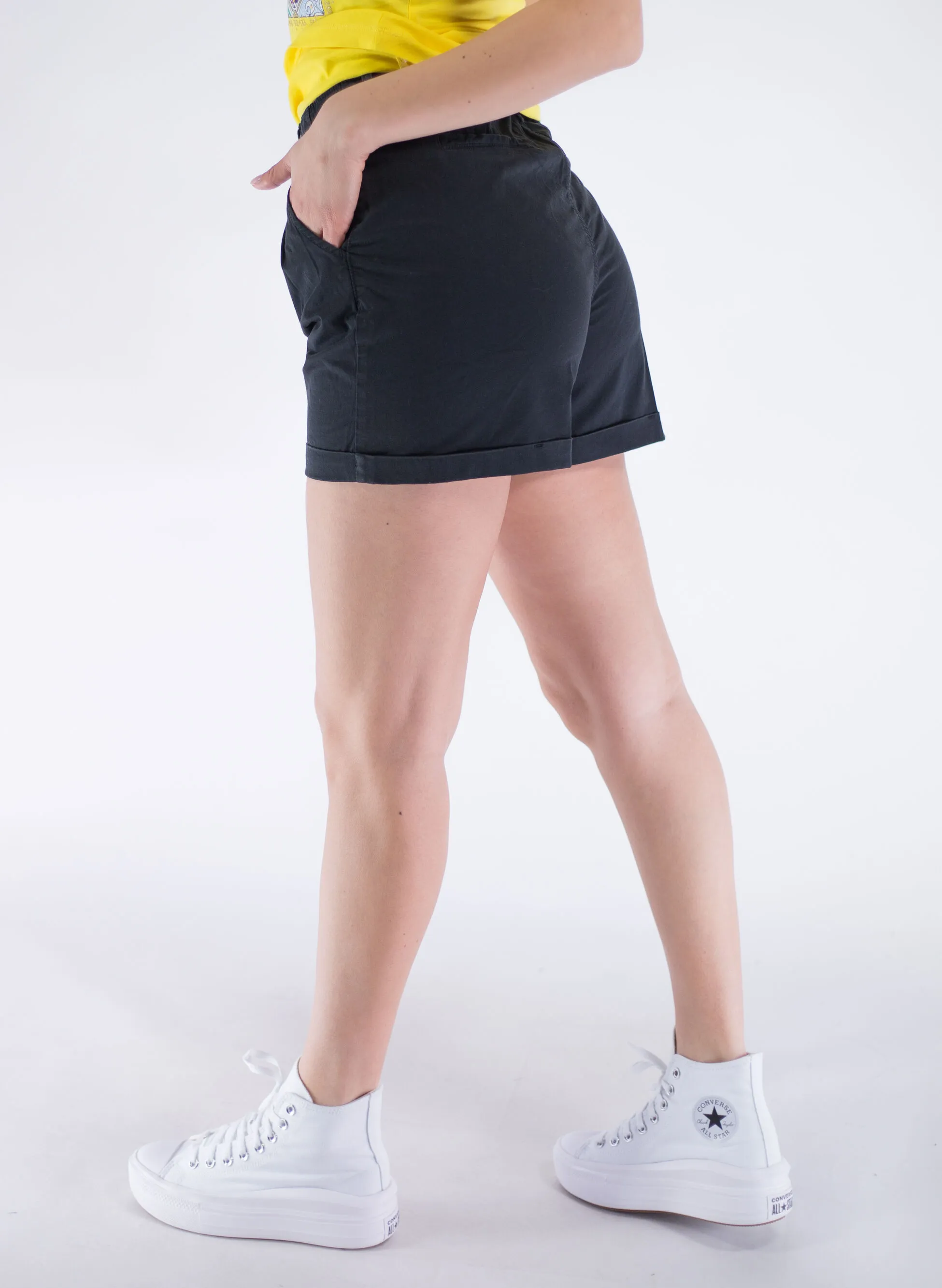 shorts stretch con risvolto