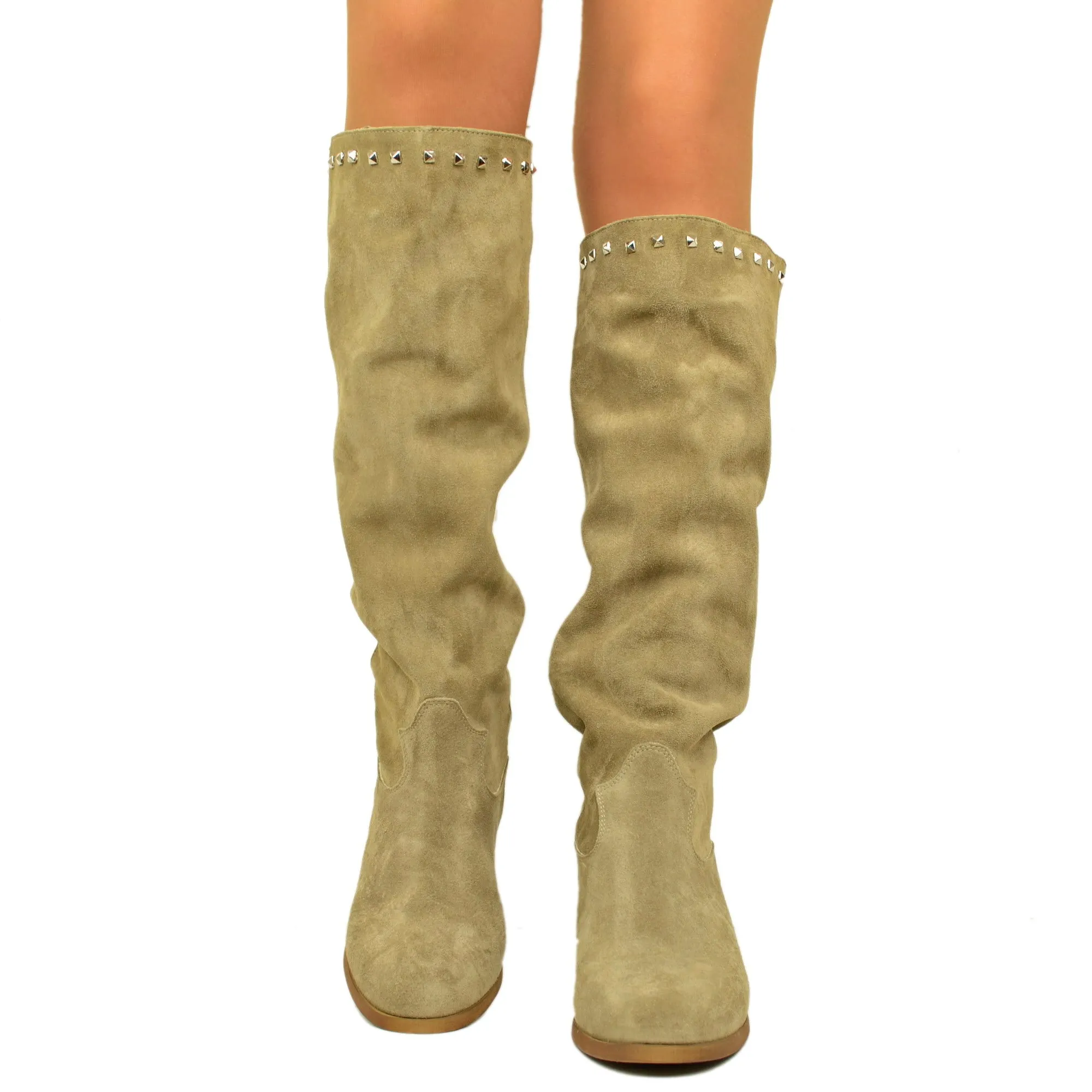 Stivali Donna con Zeppa Interna Taupe in Camoscio con Borchie