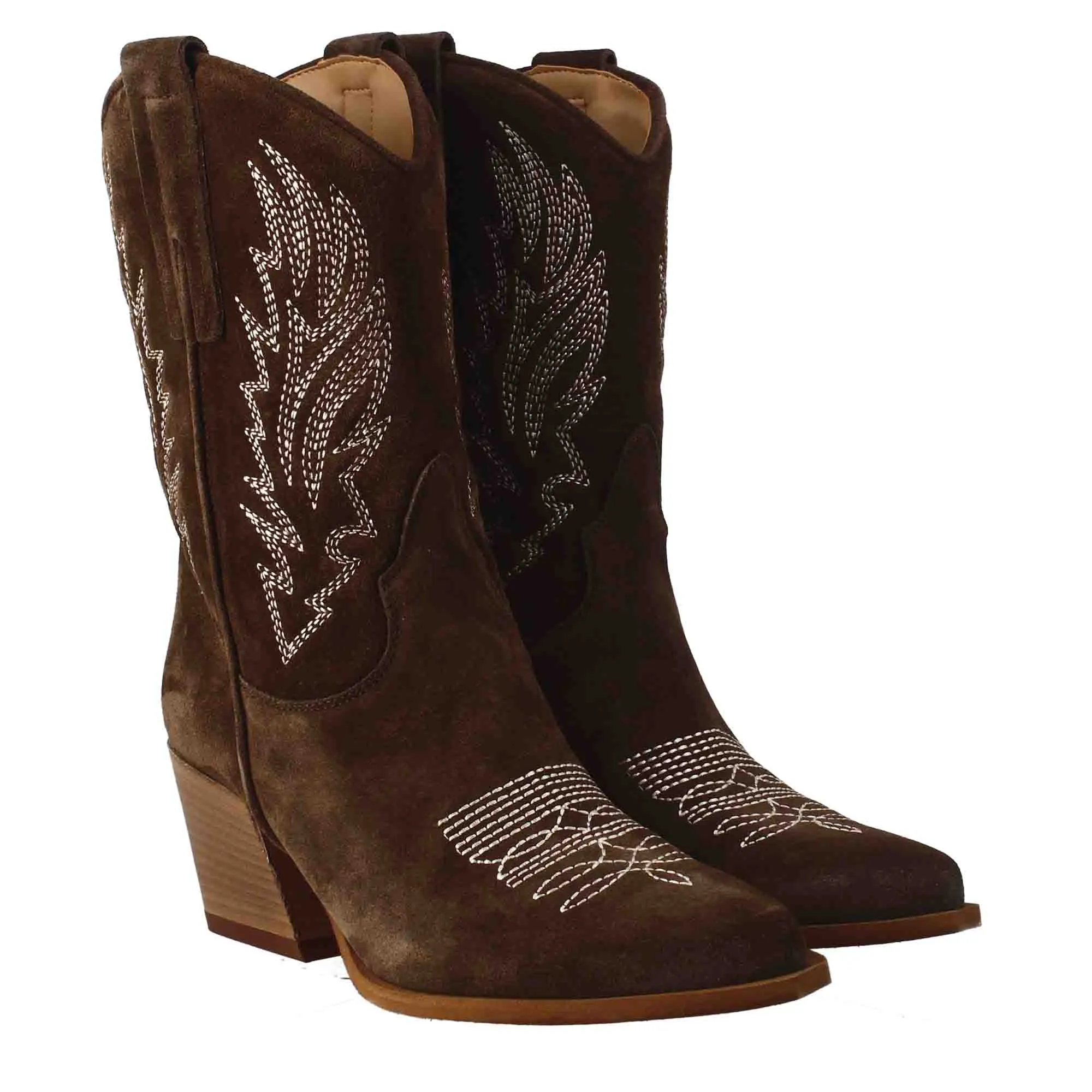 Stivali texani bassi da donna in camoscio marrone scuro con ricami.