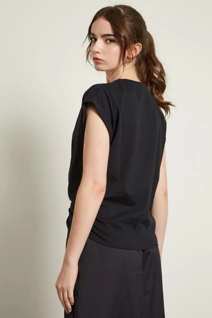 T-shirt con arricciature