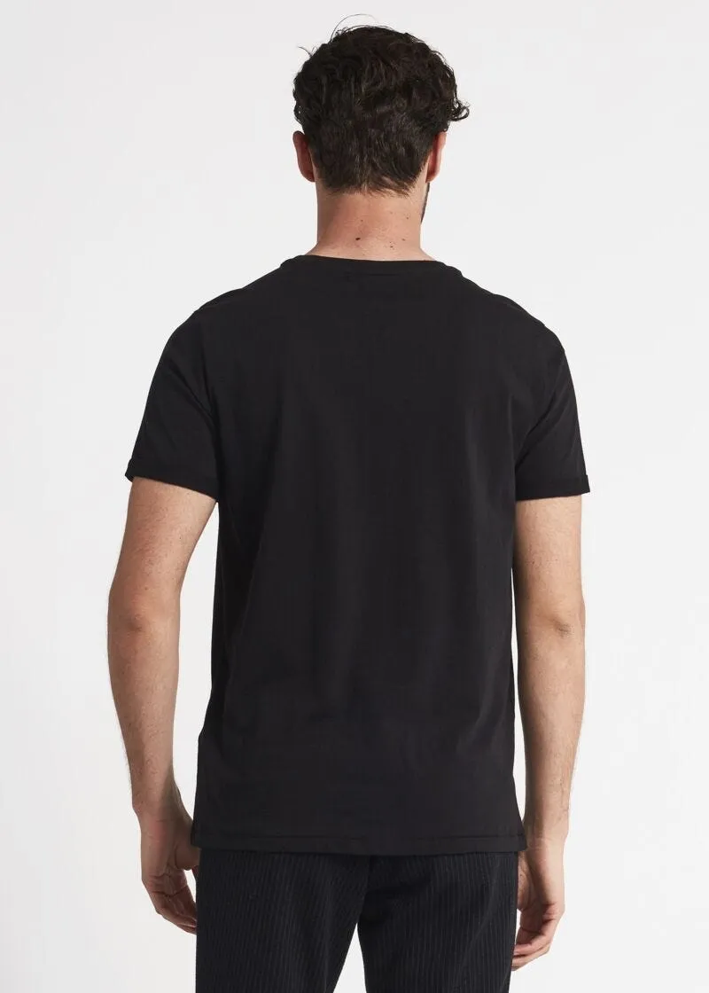 T-shirt con patch stampato