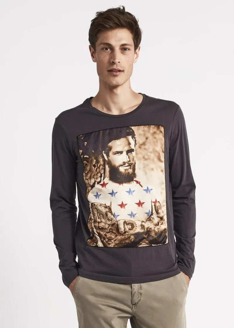 T-shirt in cotone con patch