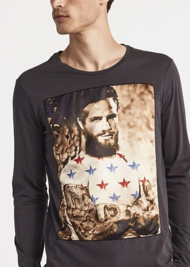 T-shirt in cotone con patch