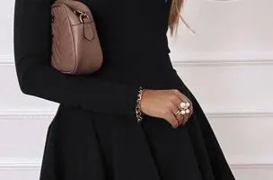 ​Abito elegante mini con scollo a V e volant K​yliana, nero